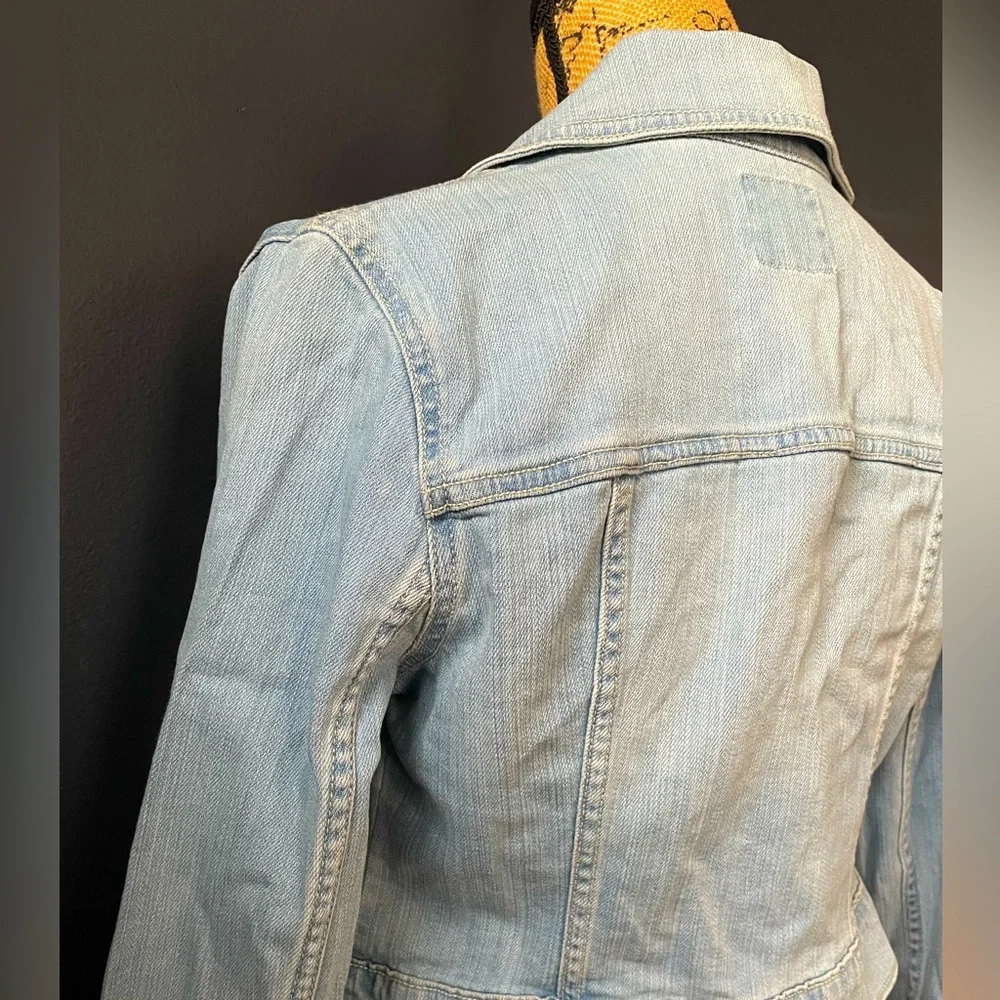 Small Petite Old Navy Shrunken Denim Jacket Light - Picture 3 of 7